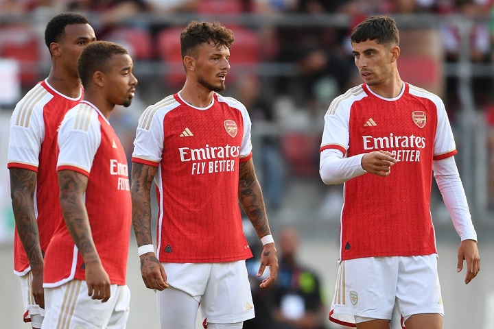 Arsenal et le FC Barcelone font face à des problèmes différents